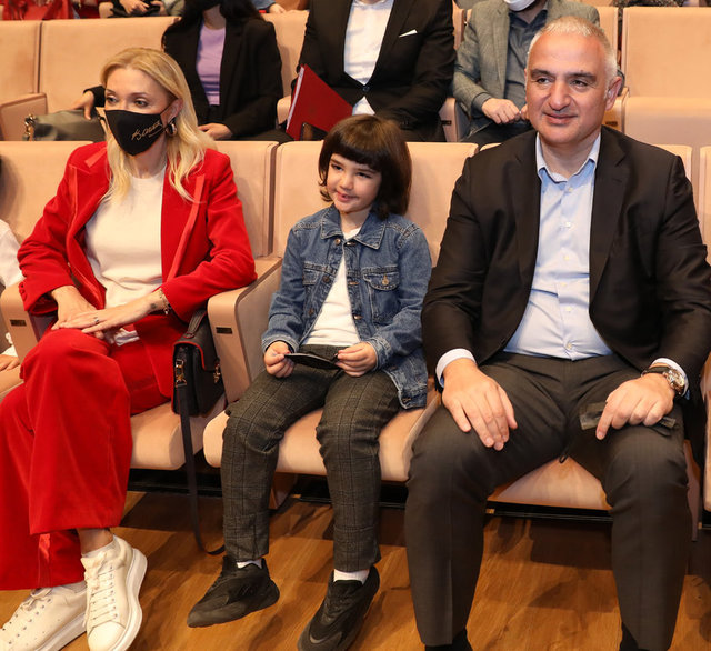 KÜLTÜR VE TURİZM BAKANI MEHMET NURİ ERSOY, 23 NİSAN ULUSAL EGEMENLİK VE ÇOCUK BAYRAMI ETKİNLİKLERİ KAPSAMINDA AKM'Yİ ZİTARET ETTİ