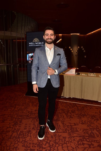 ETKİNLİKTE STANT AÇAN DR. BURAK TUNCER, KATILIMCILARIN MEDİKAL ESTETİĞE DAİR MERAK EDİLEN SORULARINI CEVAPLADI