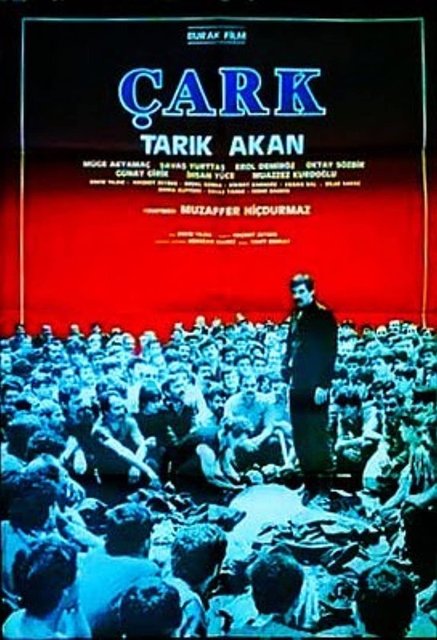 ÇARK (1987)Yönetmen… Muzaffer HiçdurmazSenarist… Bekir Yıldız ve Haşmet ZeybekOyuncular… Tarık Akan, Müge Akyamaç, Cezmi Baskın, İhsan YüceKonusu… Bir fabrikada çalışan dört arkadaş, emeklerinin karşılığını alamayınca patronla çatışmaya girerler. Ancak sonuç aleyhlerine gelişir ve kendilerini kapının dışında bulurlar. Bu kez dört emekçi bir tersanede iş bulur. Ne var ki bu yeni işlerinde de başka bir sömürü düzeni ortaya çıkar.