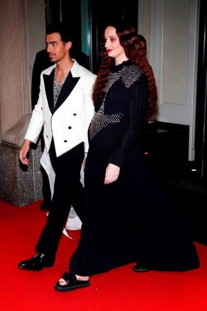 JOE JONAS, SOPHİE TURNER
