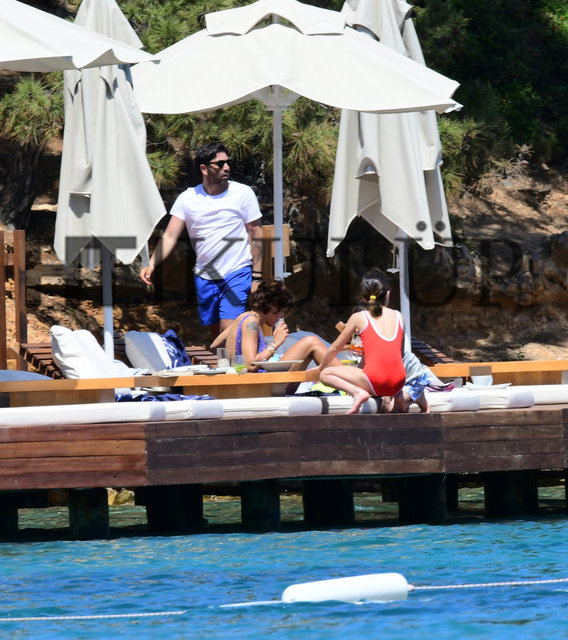 AKKÖK HOLDİNG YÖNETİM KURULU ÜYESİ ALİZE DİNÇKÖK SEVGİLİSİ BAŞAR KOZANOĞLU İLE BİRLİKTE BODRUM'DA YAZ SEZONUNU AÇTI.