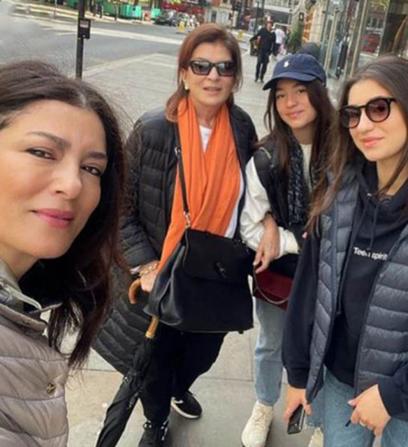 NAZLI KEÇİLİ ANNESİ NİLGÜN KEÇİLİ VE KIZLARI NAZENİN, SAHARA ÖZTARHAN İLE BİRLİKTE LONDRA'YI GEZDİ.
