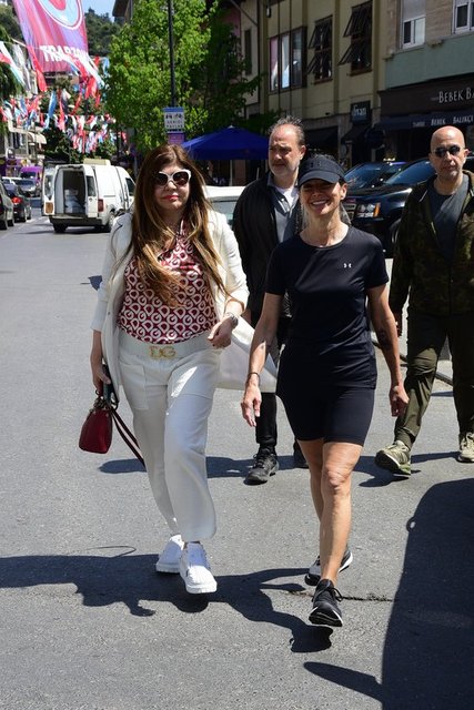 ZEYNEP ÜSTÜNEL VE SERAP TİBUK BEBEK'TE KARŞILAŞTI.