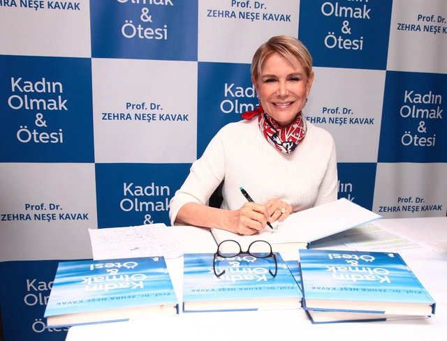 PROF. DR. ZEHRA NEŞE KAVAK YENİ KİTABI KADIN OLMAK VE ÖTESİ'Nİ ÖZEL BİR ETKİNLİKLE TANITTI.