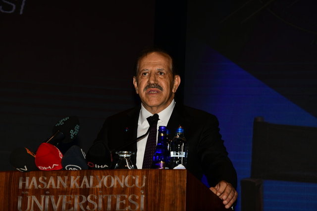 HKÜ MÜTEVELLİ HEYET BAŞKANI CEMAL KALYONCU FESTİVALDE KONUŞMA YAPTI.
