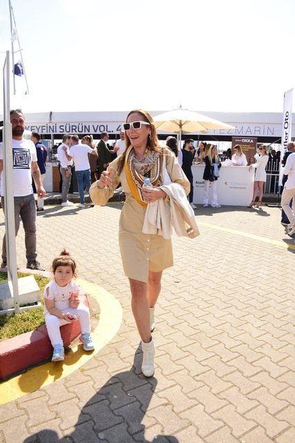 HANDE GAMGAM