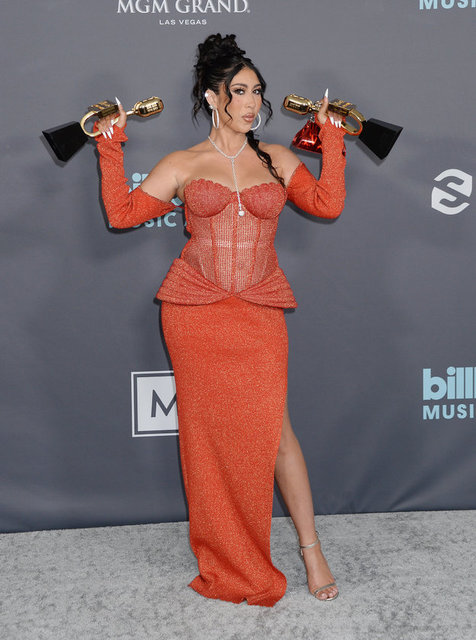 KALI UCHIS GECEDE İKİ ÖDÜL KAZANDI.