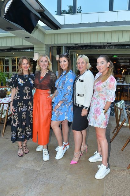 ARZU KUNT, BİLGE KURU, SARAH HADERİ VE  ESRA ERDEM, PERVİN ERSOY'UN EV SAHİPLİĞİNİ YAPTI AKŞAM YEMEĞİ DAVETİNDE BİR ARAYA GELDİ.