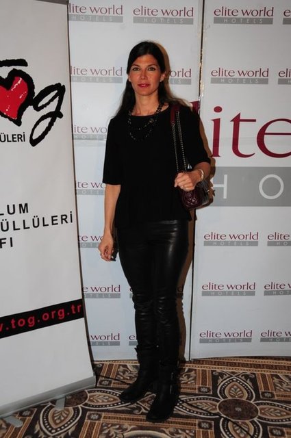 ZEYNEP ÜSTÜNEL