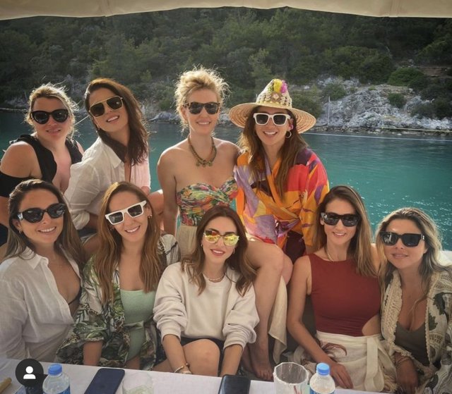 MELDA KOSİF, HALE KOSİF, HANDE GAMGAM, FULYA ÖZKANCA VE GÜLŞAH GORDİ TATİLDE BİR ARAYA GELDİ.