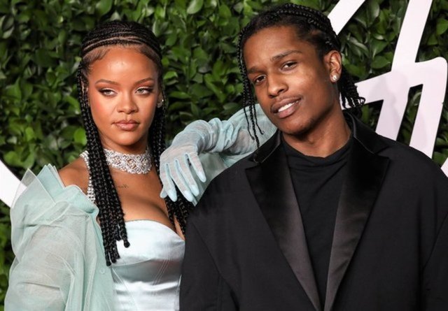 33 YAŞINDAKİ DÜNYACA ÜNLÜ ŞARKICI RİHANNA'NIN SEVGİLİSİ ASAP ROCKY'DEN BEBEK BEKLEDİĞİ ORTAYA ÇIKMIŞTI.