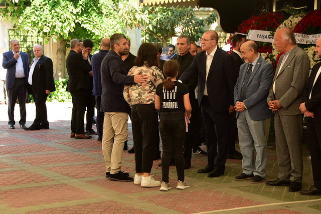 HABERTÜRK GENEL YAYIN YÖNETMENİ YAVUZ BARLAS CENAZE TÖRENİNDE YERİNİ ALDI.
