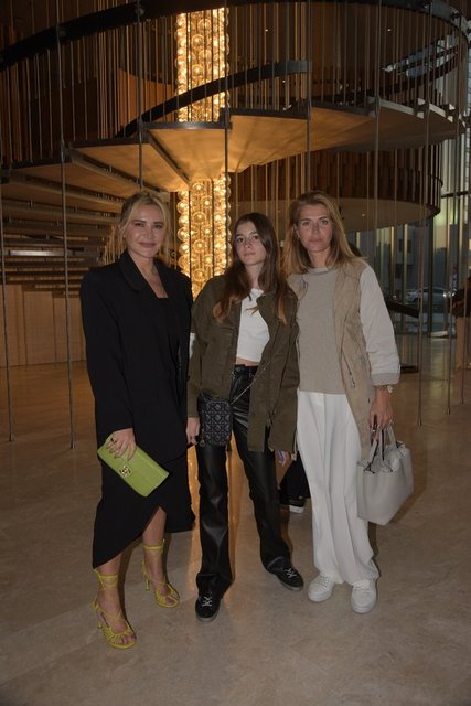 ASLI ŞEN, MELİS VE EDA KOSİF GECEDE BİR ARAYA GELDİ.