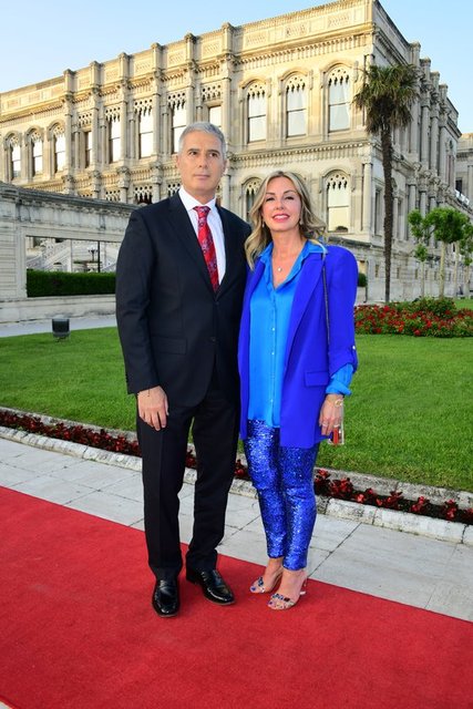 OSMAN VE RANA ESEN ÇİFTİ IŞILTILI DAVETTE YERLERİNİ ALDI.