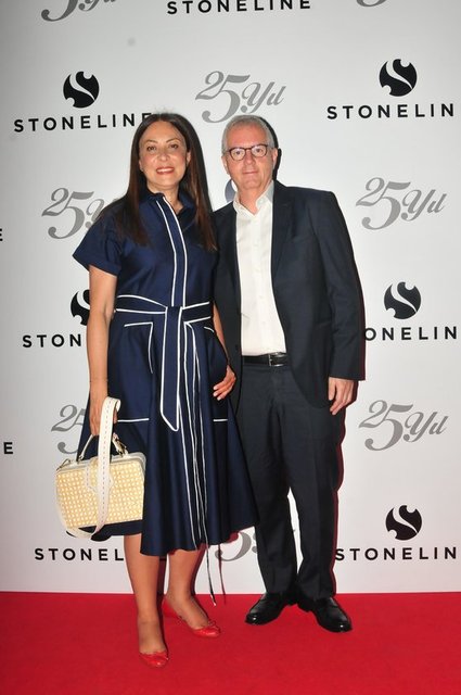 ÖZLEM VE MURAT GÜSAR ÇİFTİ 25. YIL KUTLAMARINA BİRLİKTE KATILDI.