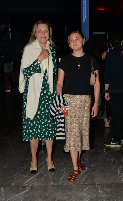 BARBARA PENSOY VE ALİNA DİNÇKÖK GECEYE BİRLİKTE GELEREK 25. YIL KUTLARINA KATILDI.