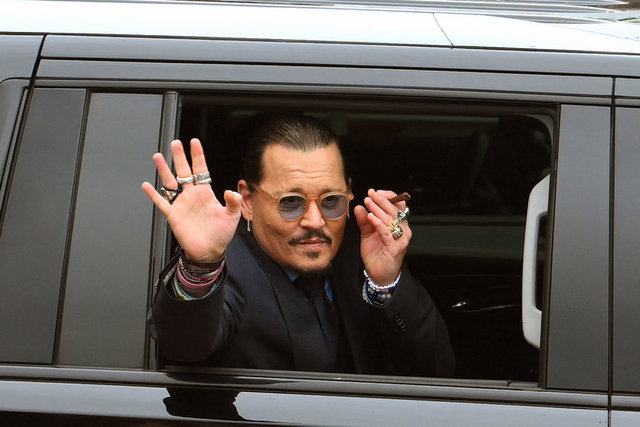 JOHNNY DEPP İLE AMBER HEARD'ÜN 50 MİLYON DOLARLIK DAVASINDA JÜRİ AKTÖRÜN LEHİNE KARAR VERDİ.