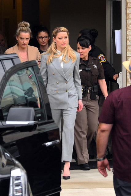 AMBER HEARD KARARIN ARDINDAN YAPTIĞI AÇIKLAMADA, "BUGÜN HİSSETTİĞİM HAYAL KIRIKLIĞI KELİMELERİN ÖTESİNDE" DEDİ.