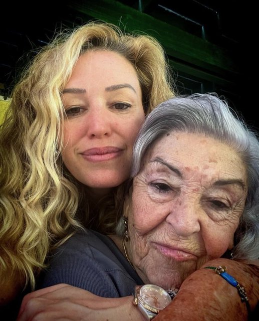 MELDA KOSİF ANNEANNESİNİN YENİ YAŞINI KUTLADI.