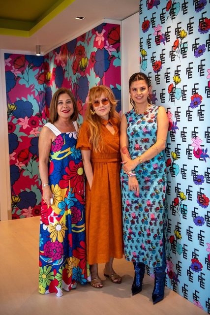 ECE, FULYA NAYMAN VE BERRİN ZORLU DAVETTE BİR ARAYA GELDİ.