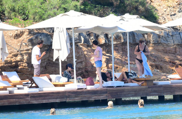 ŞİRİN YALÇIN VE ARZU ATABARUT BİRLİKTE BODRUM'DA TATİL YAPTI.