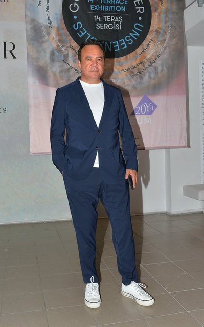 SANAT TUTKUNU EMİN HİTAY ESERLER HAKKINDA BİLGİ ALDI.