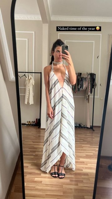 AYŞE BOYNER AYNA KARŞISINDA YENİ KOLEKSİYONUNU TANITTI.