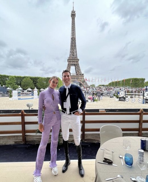 ASLIŞAH ALKOÇLAR EŞİ KAAN DEMİRAĞ'I PARİS'TE DÜZENLENEN LONGINES GLOBAL CHAMPION'DA İZLEDİ.