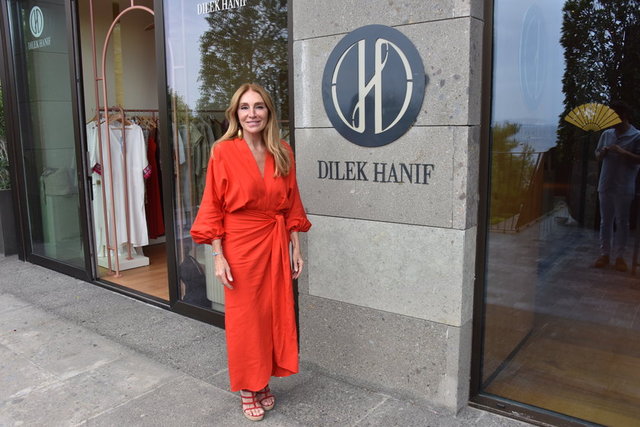 DİLEK HANİF YENİ KOLEKSİYONUNU BODRUM'DAKİ YENİ MAĞAZASINDA TANITTI.