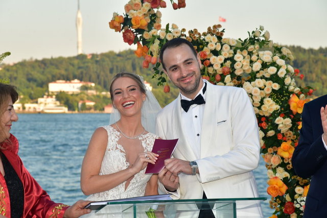 HALİL EFE UZUNER İLE SELİN ŞINLAK BOĞAZ'DA DÜNYAEVİNE GİRDİ