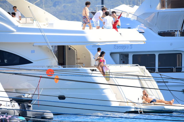 BODRUM'A DEMİRLEYEN SOYAK VE SAN, BOL BOL GÜNEŞLENDİ