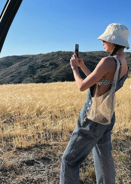 ÖZİLHAN, YAYINLADIĞI FOTOĞRAF KARELERİYLE SOSYAL MEDYAYI SALLADI