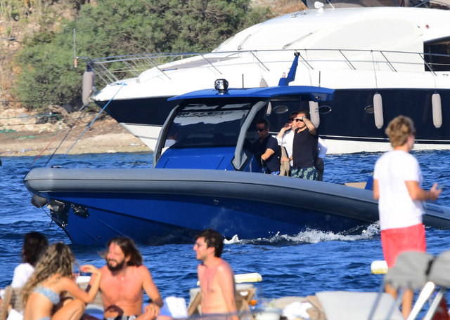 BODRUM'DA TATİL YAPAN İŞ İNSANI ALİ KOÇ, DOSTLARIYLA BİRLİKTE PARTİDE EĞLENDİ.
