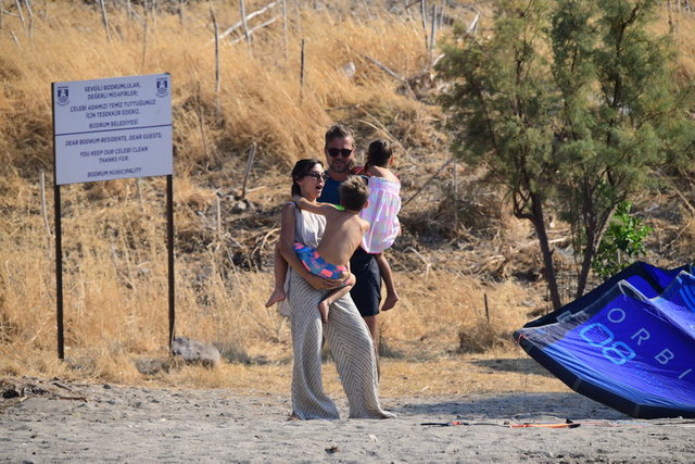 NESLİŞAH ALKOÇLAR İLE OYUNCU EŞİ ENGİN ALTAN DÜZYATAN, BODRUM'DA TATİLE BAŞLADI