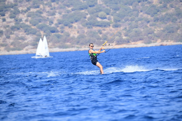 SU SPORLARINI ÇOK SEVEN ENGİN ALTAN DÜZYATAN, BİR SAAT DENİZDE KALDI