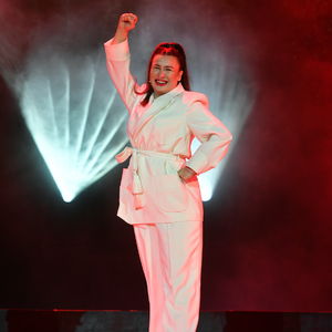 'Bütün kadınlar sahneye çıksın'