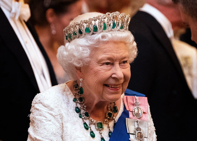KRALİÇE ELIZABETH