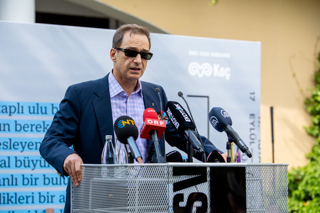 ÖMER M. KOÇ 17. İSTANBUL BİENALİ'NDE AÇILIŞ KONUŞMASI YAPTI.
