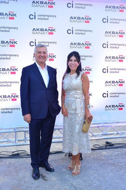 CONTEMPORARY YÖNETİM KURULU ÜYESİ ALİ GÜRELİ VE CONTEMPORARY İSTANBUL ONUR KURULU ÜYESİ SUZAN SABANCI DİNÇER 17'İNCİ CONTEMPORARY İSTANBUL DAVETİNDE BİR ARAYA GELDİ.