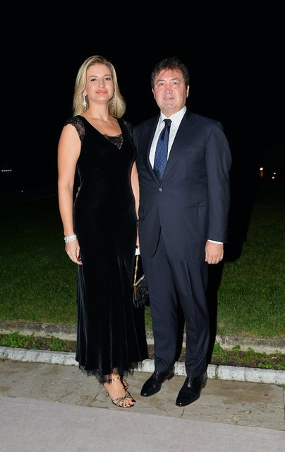 İŞ İNSANI MUSTAFA ÇAĞLAR EŞİ BAŞAK ÇAĞLAR'LA BİRLİKTE DÜĞÜN TÖRENİNDEYDİ.