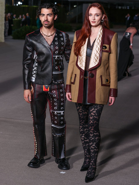 JOE JONAS, SOPHIE TURNER