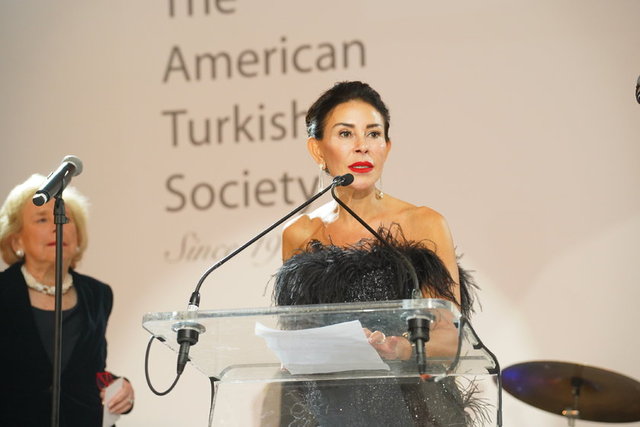 AKBANK YÖNETİM KURULU BAŞKANI SUZAN SABANCI DİNÇER GİRİŞİMCİLERİN BİR ARAYA GELDİĞİ ÖZEL GECEDE KONUŞMA YAPTI.