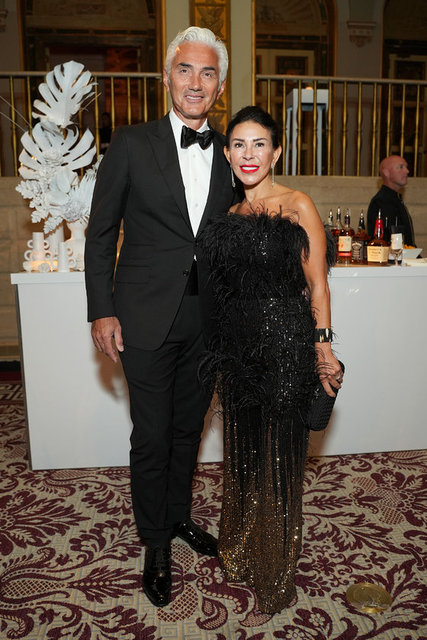 HALUK VE SUZAN SABANCI DİNÇER ÇİFTİ NEW YORK'TAKİ DAVETTE MİSAFİRLERLER ÖZEL OLARAK İLGİLENDİ.