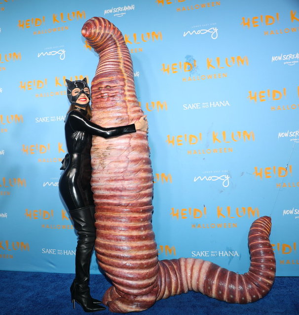 ÜNLÜ MODEL HEIDI KLUM CADILAR BAYRAMI İÇİN KOSTÜM PARTİSİ DÜZENLEDİ.