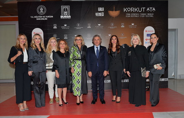 ARZU KUNT, YELDA TİFTİK, SİMLA JASMİNE CEBİL, HANDAN ARAL, SELİN BOZKURT, AHMET MİSBAH DEMİRCAN, TÜLAY DÖLEN, ÇİĞDEM HİTAY, FUNDA FİLİBELİ