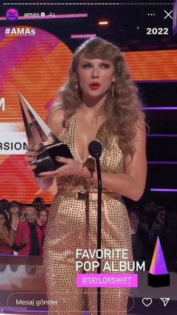 TAYLOR SWIFT