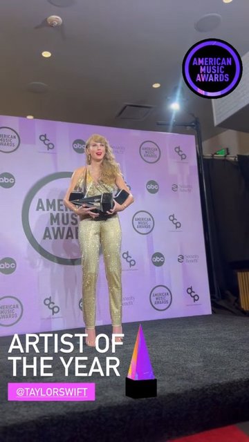 TAYLOR SWIFT