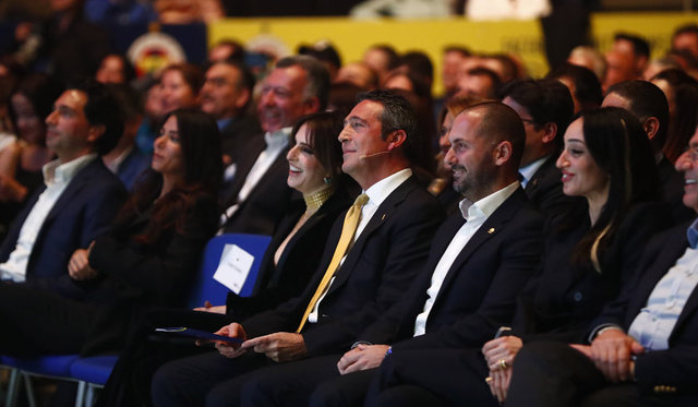 FENERBAHÇE SPOR KULÜBÜ BAŞKANI ALİ KOÇ, EŞİ NEVBAHAR KOÇ İLE KONSER KEYFİ YAPTI
