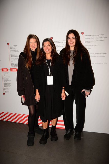 MERVE, ZEYNEP, MİNA ÜSTÜNEL