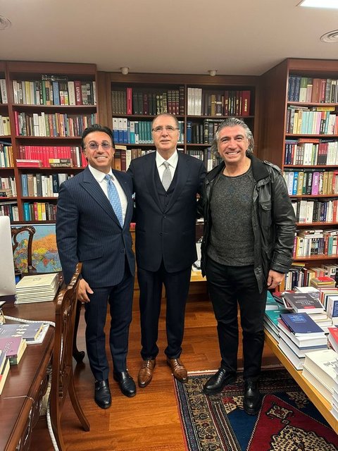 İŞ İNSANLARI AHMET VE HİKMET ERASLAN, CİNER YAYIN HOLDİNG YÖNETİM KURULU BAŞKANI KENAN TEKDAĞ'I DA ZİYARET EDEREK YATIRIMLARI HAKKINDA BİLGİ VERDİLER.